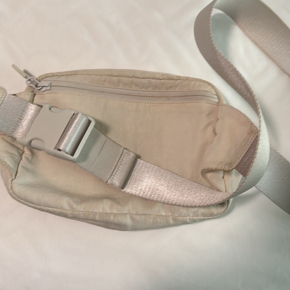Lululemon belt bag - Picture 2 of 6